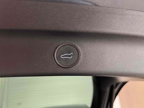 Used 2023 Tesla Model Y Long Range AWD/4WD image 9