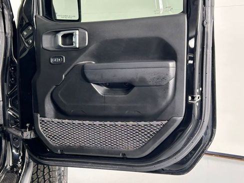 Used 2022 Jeep Gladiator Sport AWD/4WD image 9