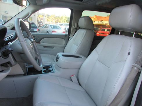 Used 2010 GMC Yukon XL SLT image 9