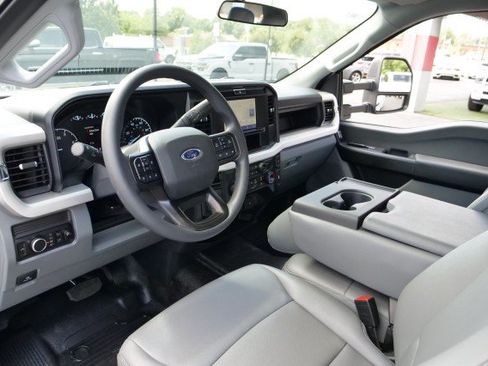 Used 2025 Ford F250 XL RWD image 48