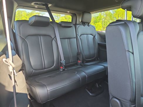 Used 2024 Jeep Wagoneer 4WD image 15