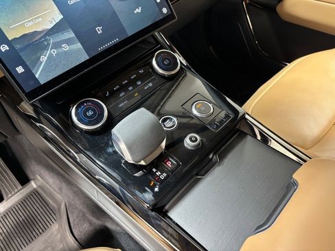 Used 2023 Land Rover Range Rover Sport SE image 14