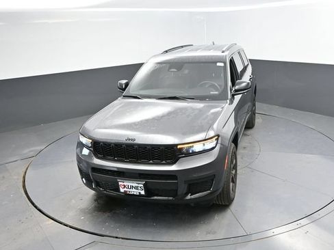 Used 2024 Jeep Grand Cherokee L Laredo AWD/4WD image 40