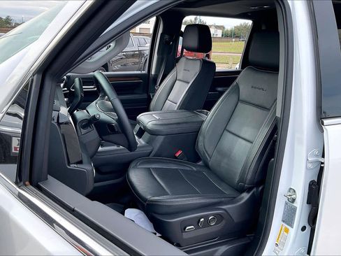 Certified 2025 GMC Sierra 3500 Denali w/ Denali Reserve Package image 7