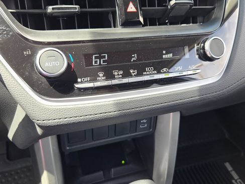 Used 2025 Toyota Corolla Cross LE FWD image 20
