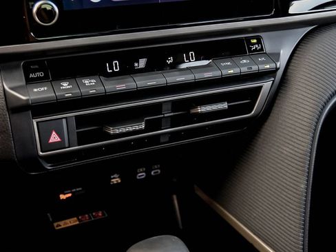 Used 2025 Toyota Camry SE FWD image 25