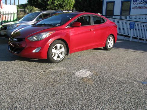 Used 2013 Hyundai Elantra GLS w/ Preferred Pkg image 2