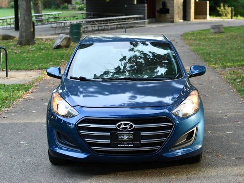 Used 2016 Hyundai Elantra GT FWD image 2
