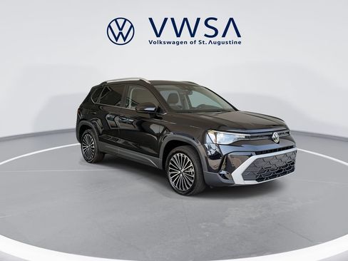 Certified 2025 Volkswagen Taos SE FWD image 2