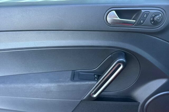 Used 2019 Volkswagen Beetle 2.0T S FWD image 11