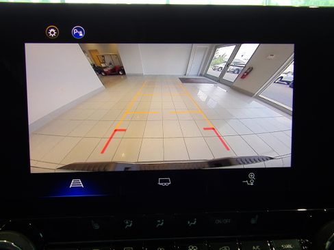 Used 2024 Chevrolet Colorado LT w/ LT Convenience Package III image 11