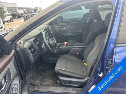 Used 2022 Nissan Rogue SV AWD/4WD image 11