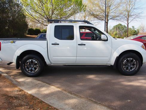 Used 2020 Nissan Frontier PRO-4X image 9