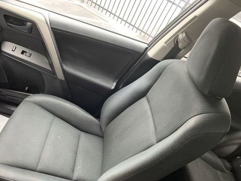 Used 2017 Toyota RAV4 LE w/ Carpet Mat Package AWD/4WD image 28