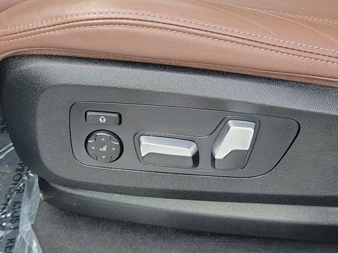 Used 2022 BMW X5 sDrive40i w/ M Sport Package image 25