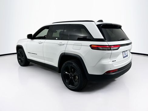 Used 2023 Jeep Grand Cherokee Altitude AWD/4WD image 7