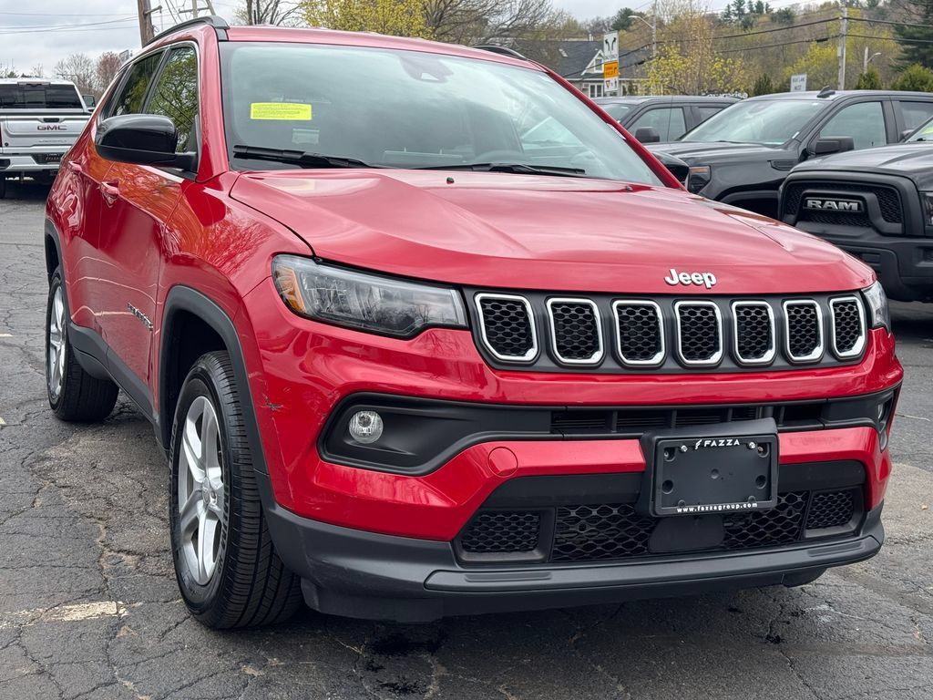 Used 2024 Jeep Compass Latitude AWD/4WD image 13
