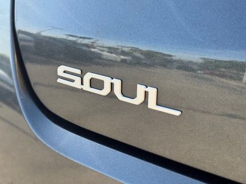 Certified 2025 Kia Soul LX w/ LX Technology Package FWD image 8