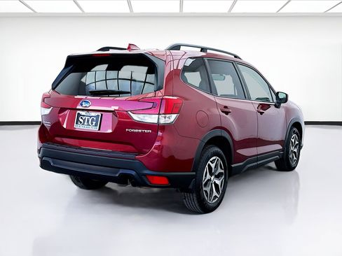 Used 2021 Subaru Forester Premium image 4