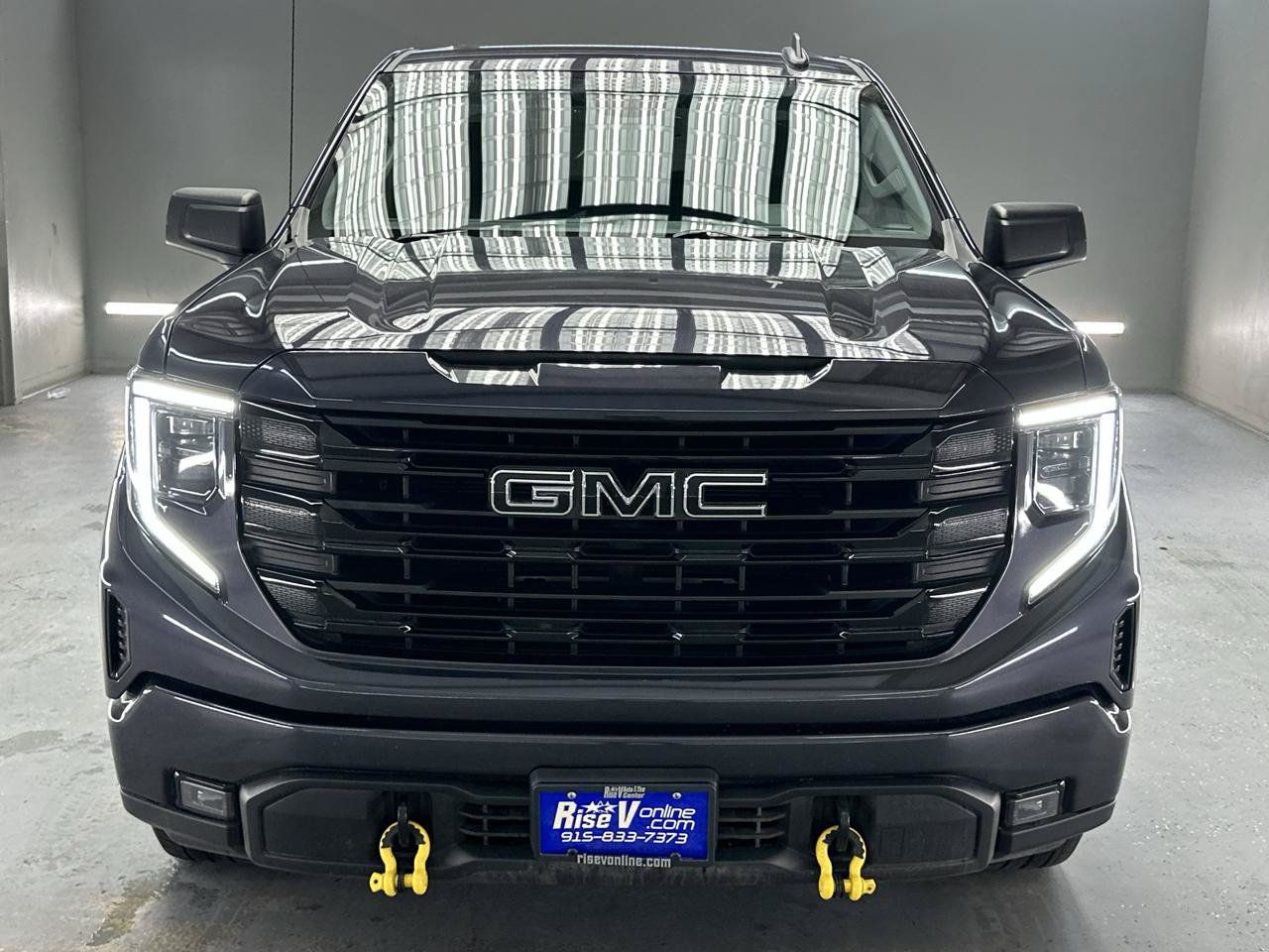 Used 2024 GMC Sierra 1500 Elevation AWD/4WD image 2