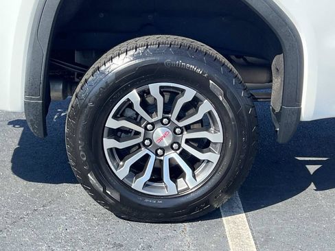 Used 2023 GMC Sierra 1500 AT4 w/ AT4 Premium Package AWD/4WD image 9