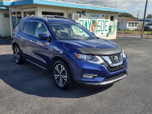 Used 2019 Nissan Rogue SV w/ Premium Package image 3