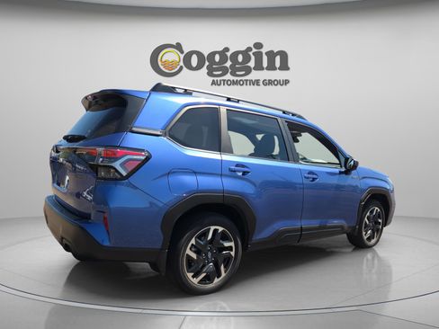 Used 2025 Subaru Forester Premium image 5