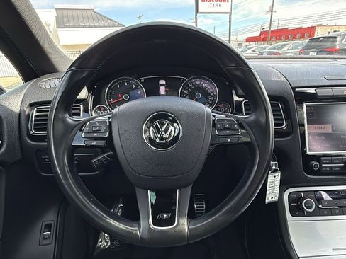 Used 2014 Volkswagen Touareg VR6 image 20