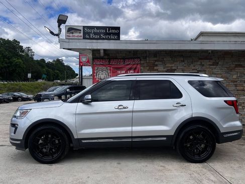 Used 2019 Ford Explorer Limited w/ Class III Trailer Tow Package FWD image 3