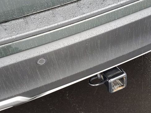 Certified 2022 Ford Explorer XLT w/ Equipment Group 202A image 8