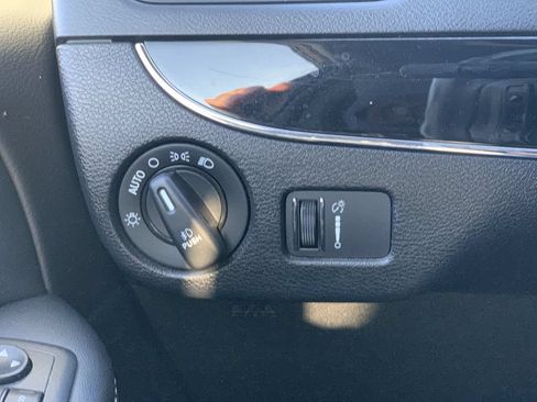 Used 2018 Dodge Grand Caravan SE FWD image 15