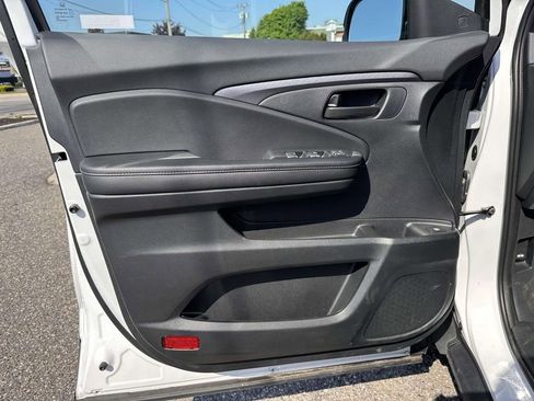 Certified 2025 Honda Ridgeline Sport+ image 8