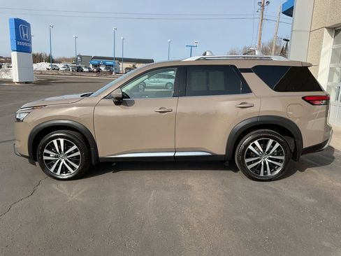 Used 2024 Nissan Pathfinder Platinum w/ Cargo Package image 8