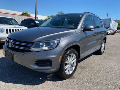 Used 2018 Volkswagen Tiguan Limited w/ Premium Package image 3