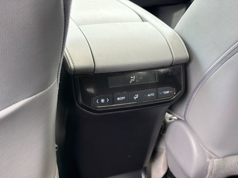 Used 2022 Toyota Highlander XLE AWD/4WD image 20