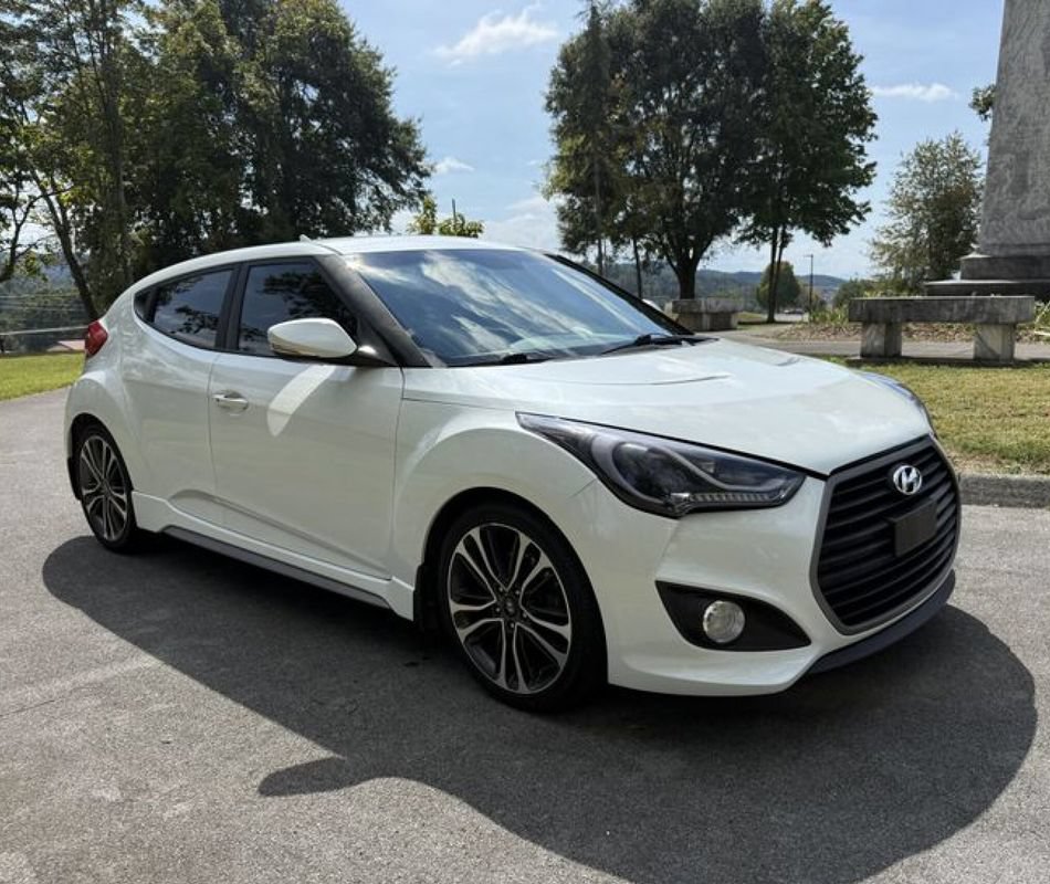 Used 2016 Hyundai Veloster Turbo FWD image 3