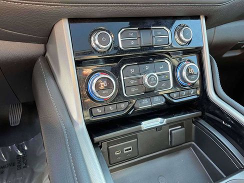 Used 2021 GMC Yukon Denali AWD/4WD image 23