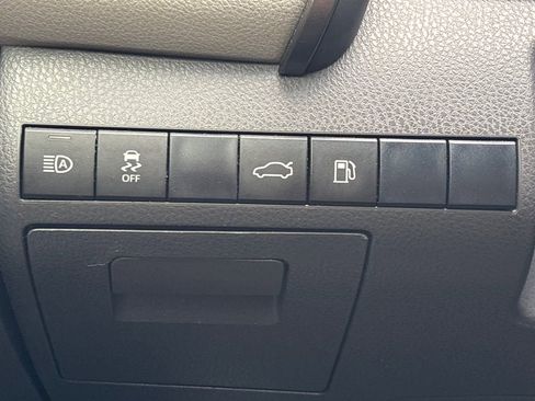 Used 2018 Toyota Camry SE image 23