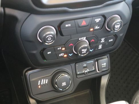 Used 2022 Jeep Renegade Limited w/ Sun, Sound & Wheels Group AWD/4WD image 13