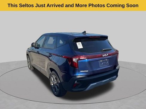 Used 2026 Kia Seltos LX FWD image 3