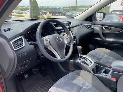 Used 2016 Nissan Rogue SV w/ SV Premium Package AWD/4WD image 11