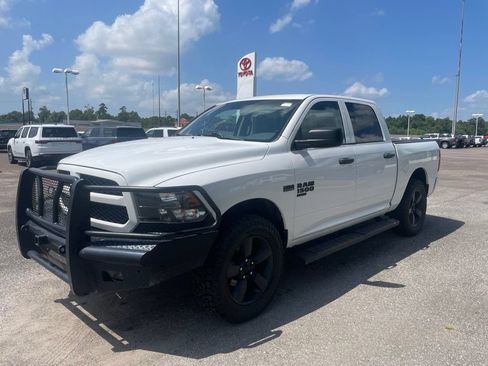 Used 2019 RAM 1500 Express w/ Express Value Package AWD/4WD image 3