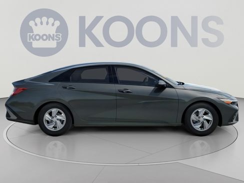 New 2026 Hyundai Elantra SE FWD image 10