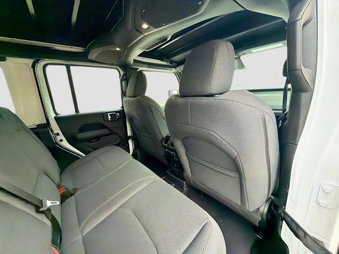 Used 2025 Jeep Wrangler Sahara w/ Safety Group image 29