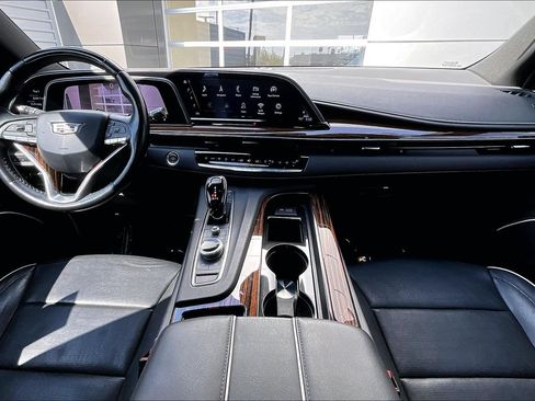 Used 2022 Cadillac Escalade Premium Luxury w/ Performance Package AWD/4WD image 15