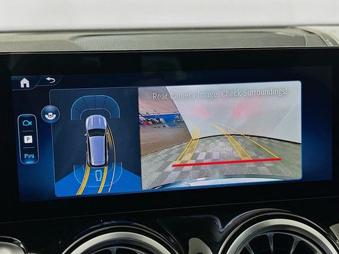 New 2025 Mercedes-Benz GLB 250 4MATIC image 13