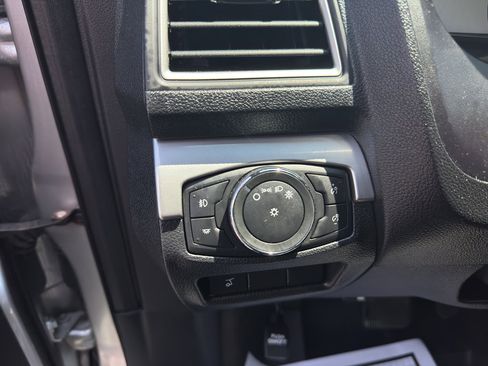 Used 2017 Ford Explorer XLT w/ Equipment Group 202A AWD/4WD image 22