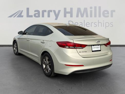 Used 2017 Hyundai Elantra SE image 3