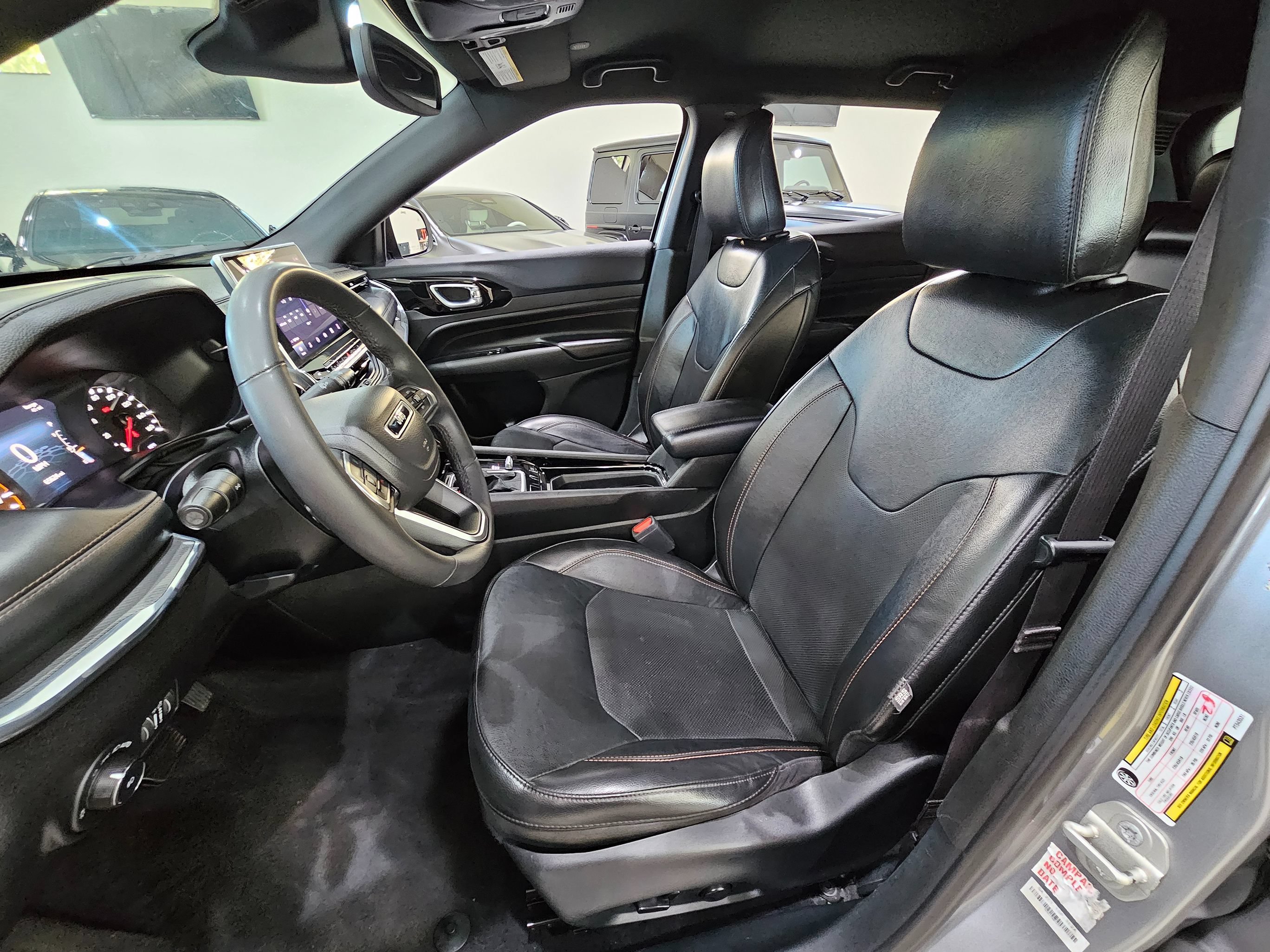 Used 2023 Jeep Compass Limited AWD/4WD image 17