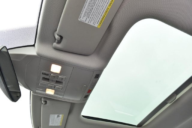 Used 2025 Volkswagen Jetta SE FWD image 22